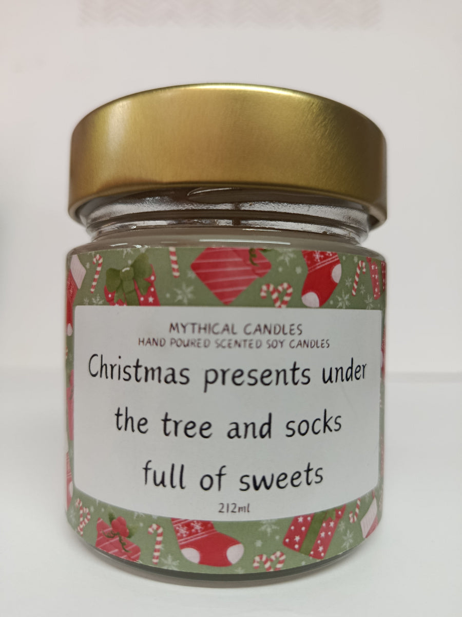 Χειροποίητο Κερί σόγιας Christmas presents under the tree and socks full of sweets 212ml
