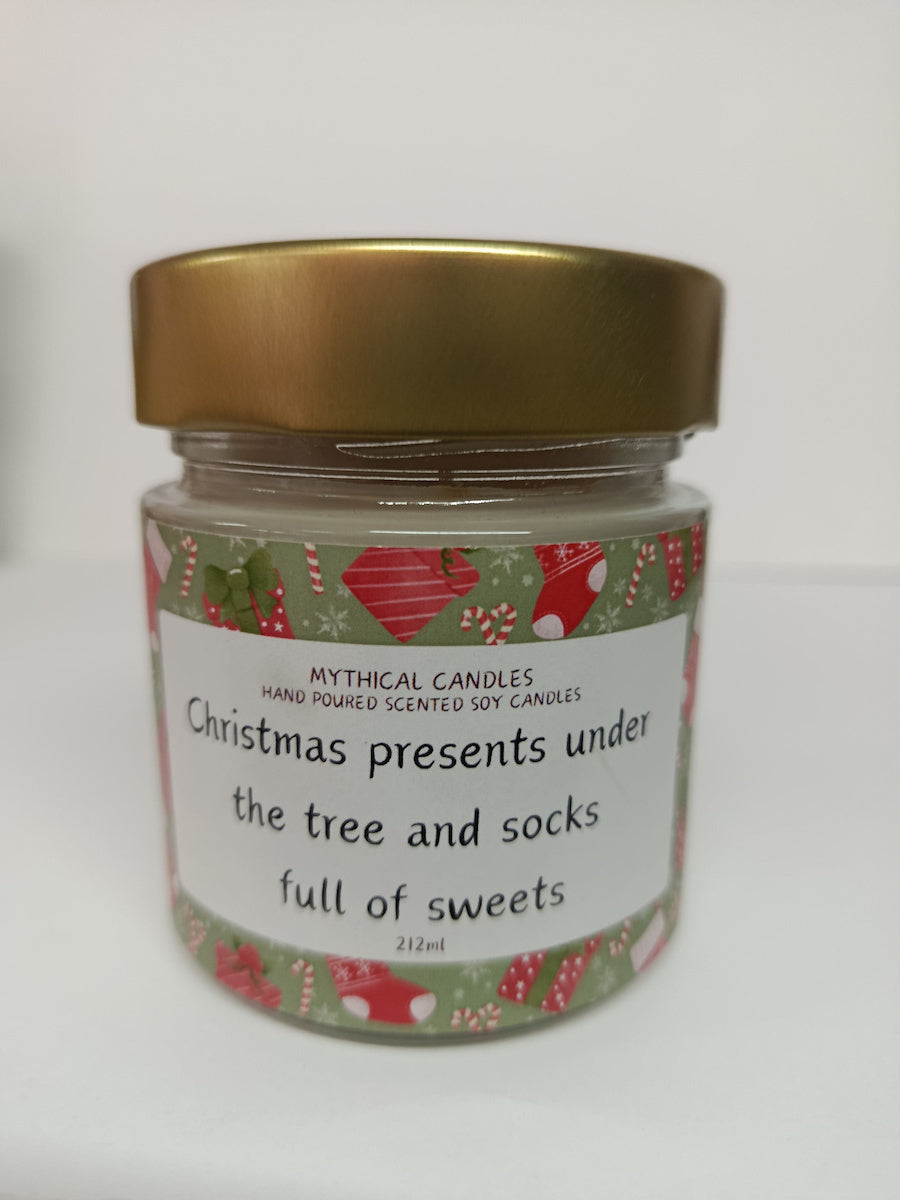 Χειροποίητο Κερί σόγιας Christmas presents under the tree and socks full of sweets 212ml