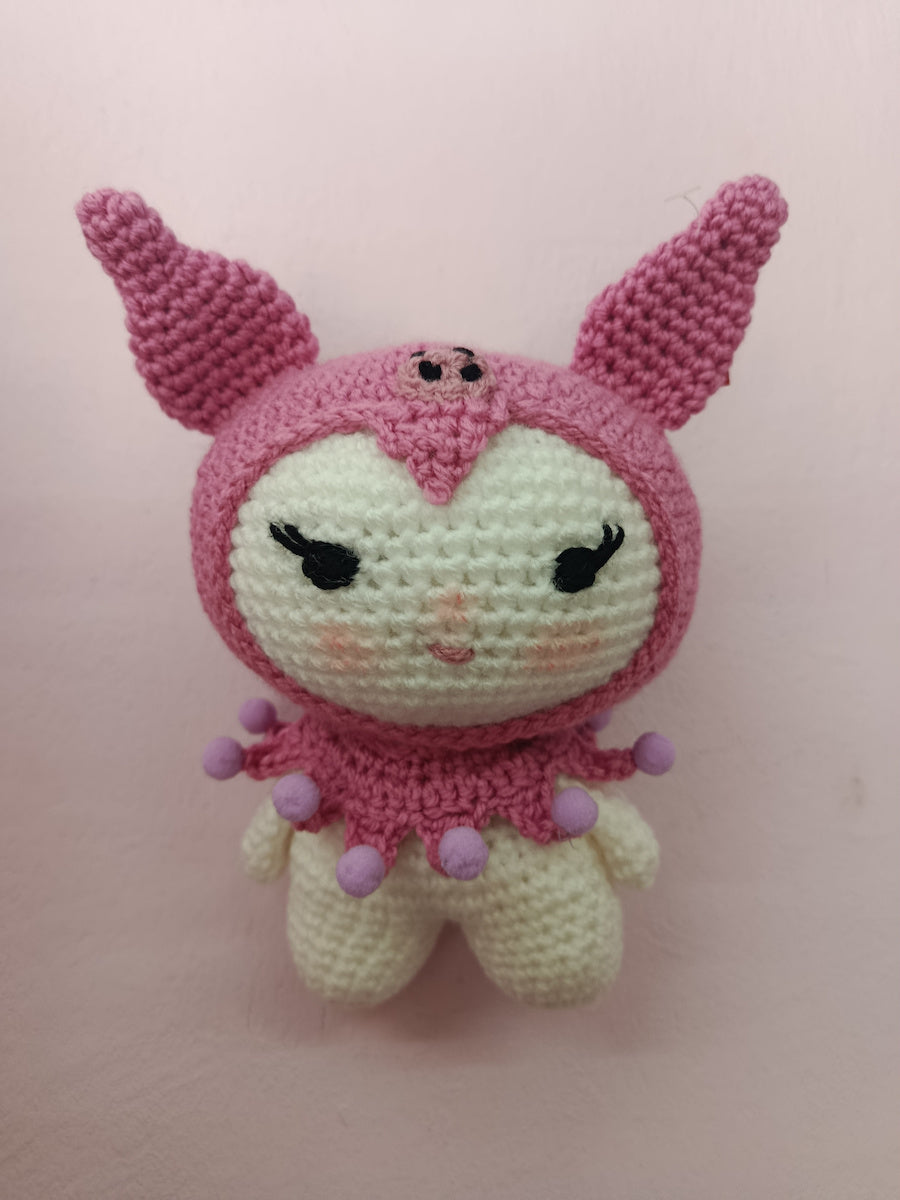 Χειροποίητο πλεκτό κουκλάκι τύπου Kuromi με καπέλο Joker