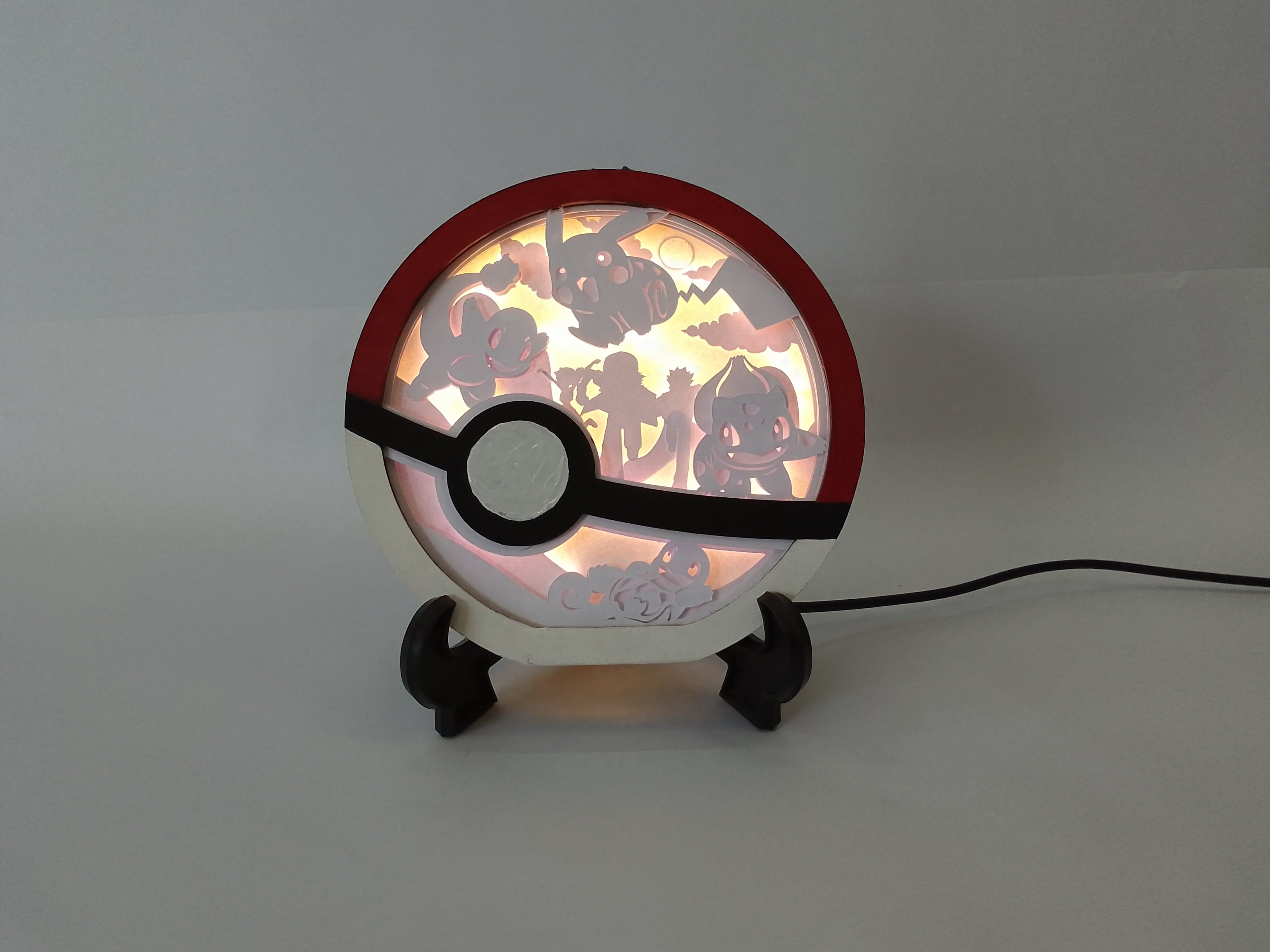 Χειροποίητο φωτιστικό LED τύπου Pokemon.