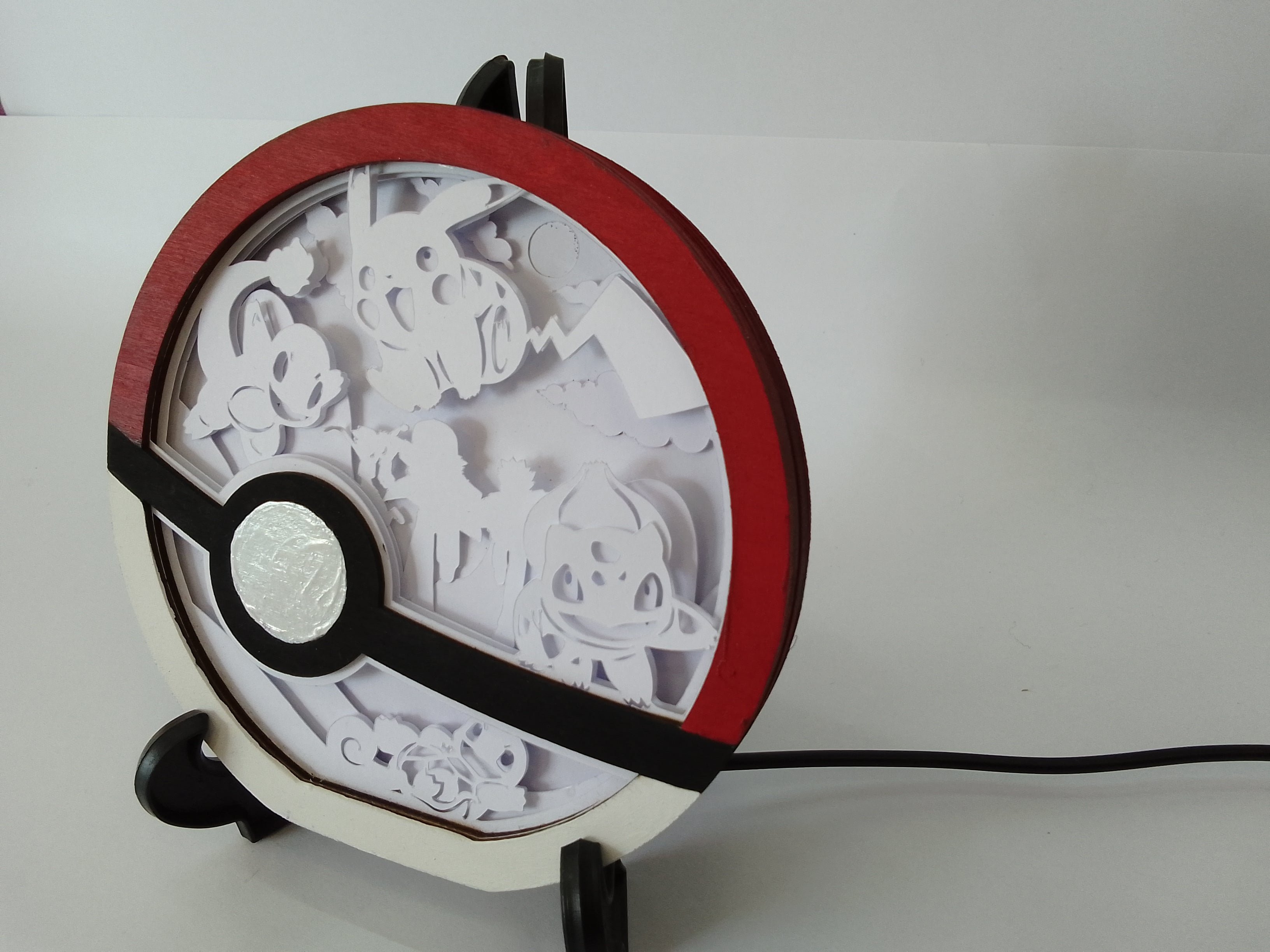 Χειροποίητο φωτιστικό LED τύπου Pokemon.