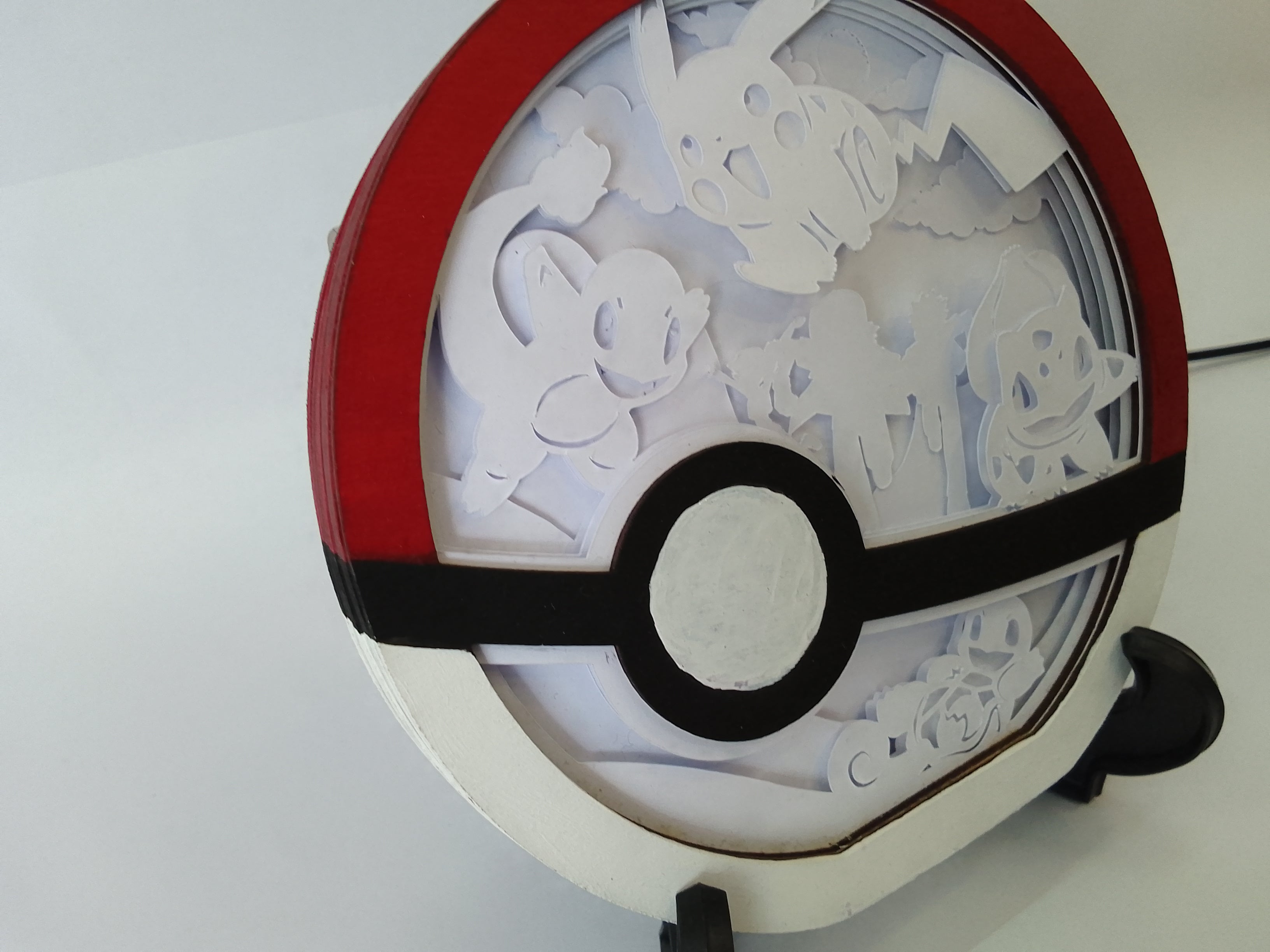 Χειροποίητο φωτιστικό LED τύπου Pokemon.
