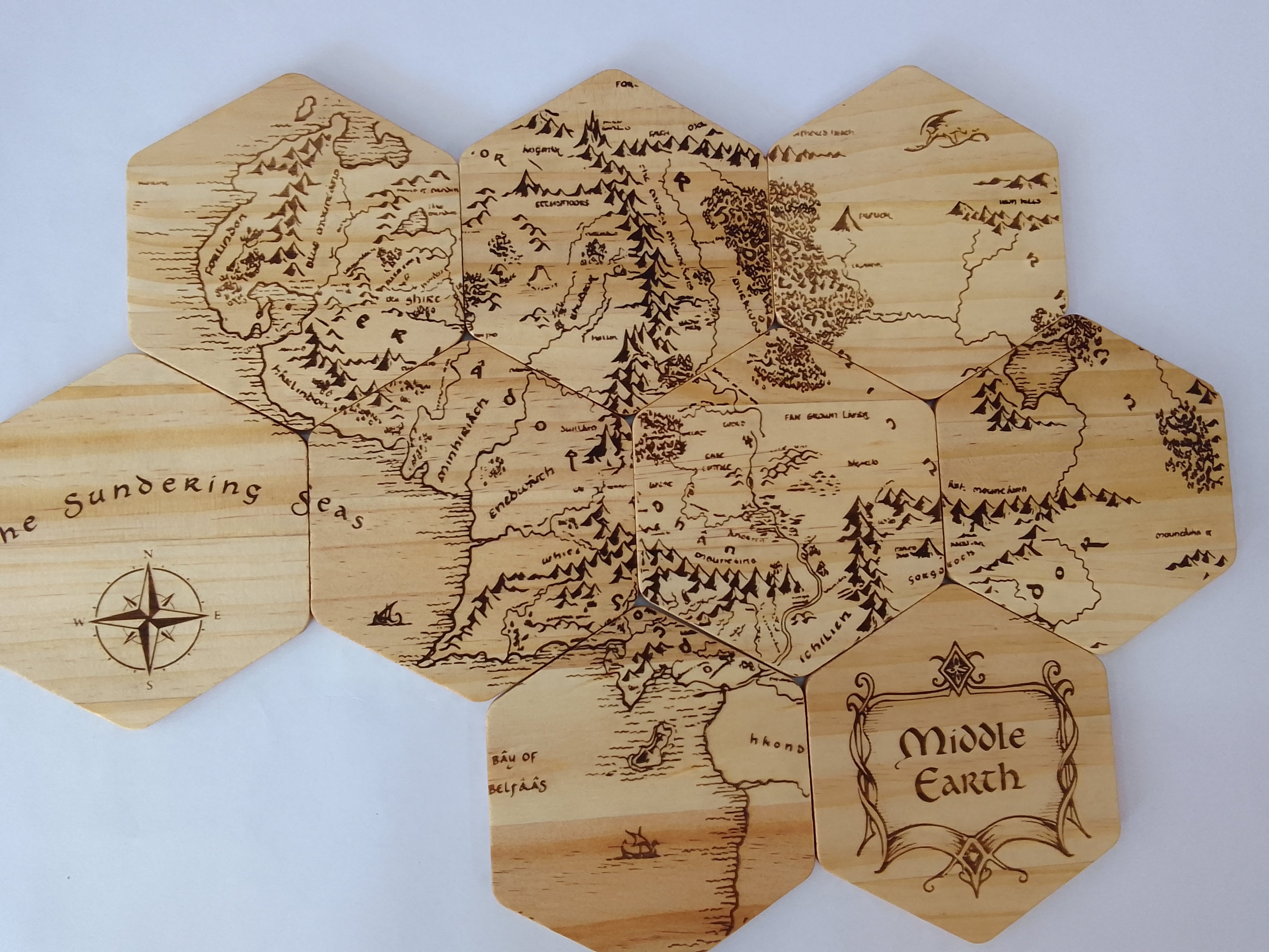 Χειροποίητο ξύλινο drink coaster Middle Earth (μέση γη)
