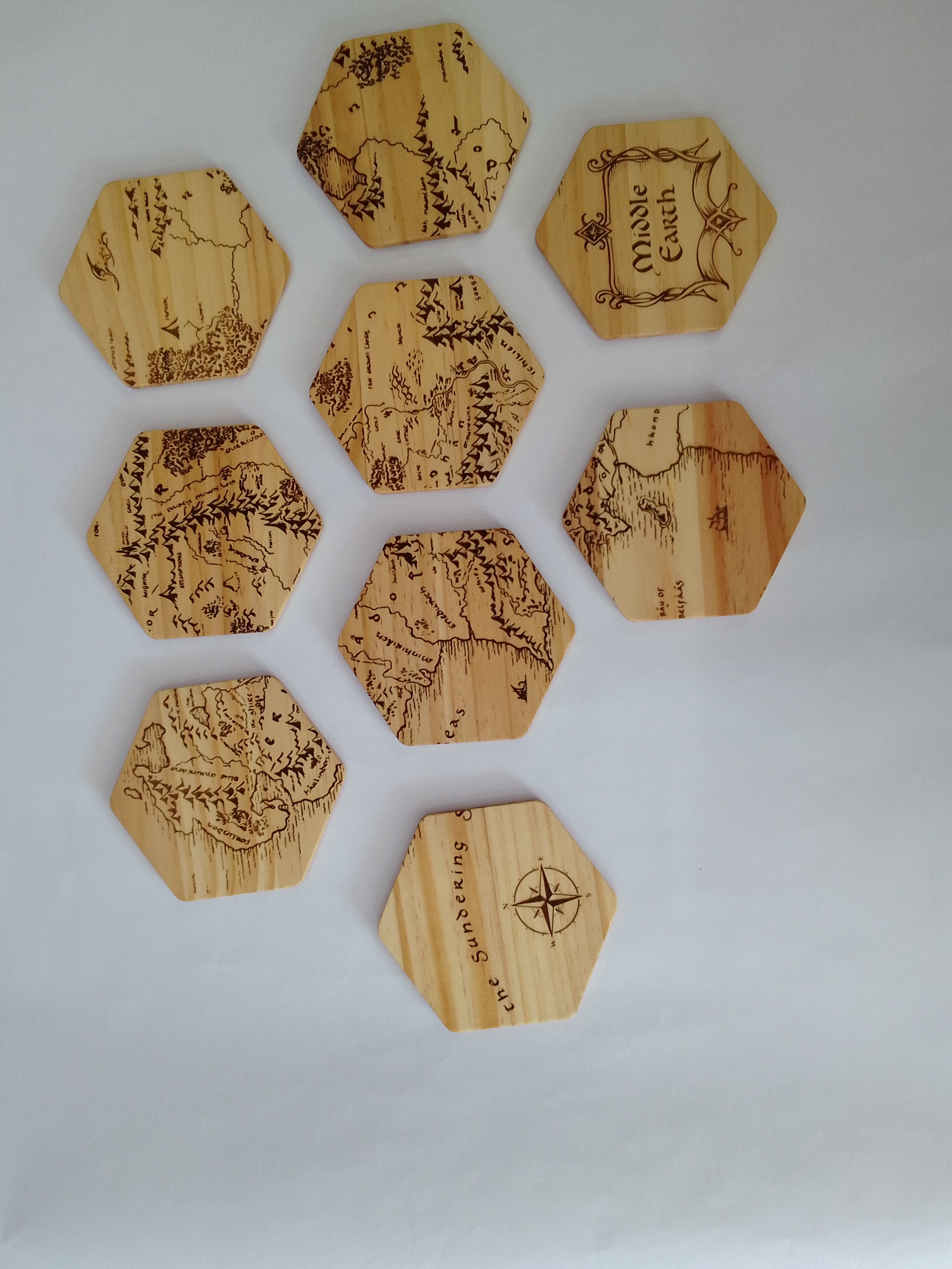 Χειροποίητο ξύλινο drink coaster Middle Earth (μέση γη)