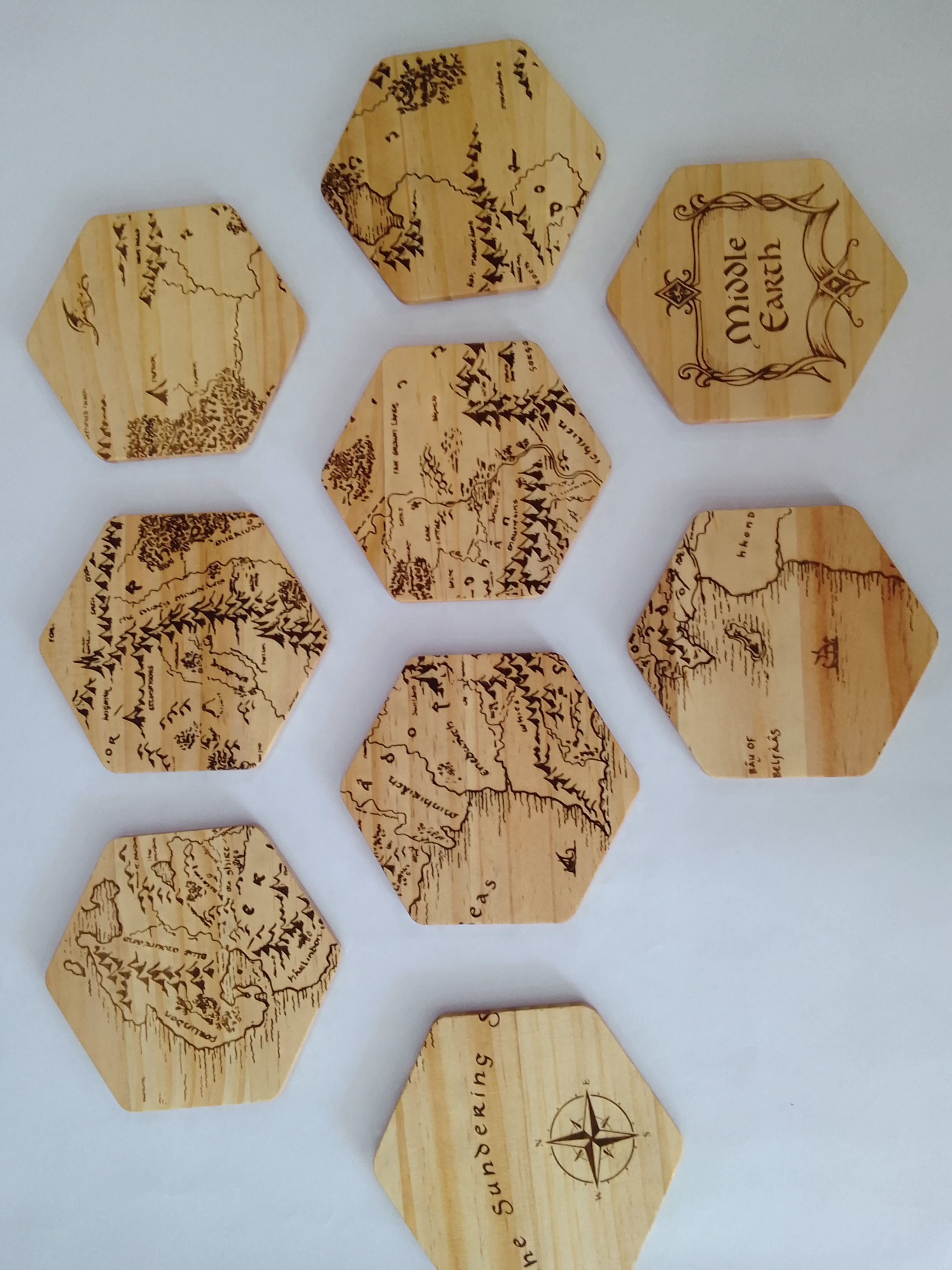 Χειροποίητο ξύλινο drink coaster Middle Earth (μέση γη)