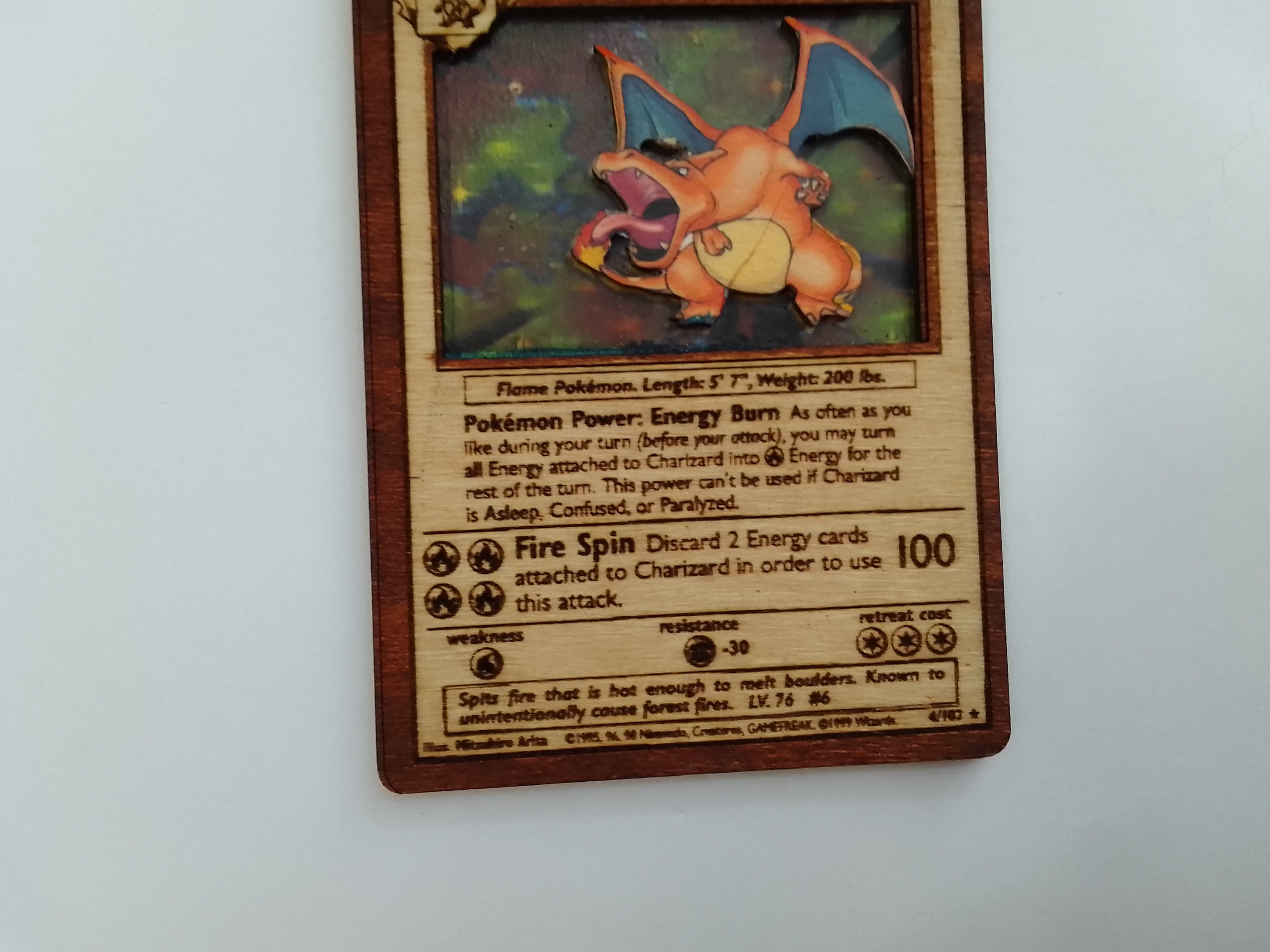 Χειροποίητη ξύλινη κάρτα Pokemon Charizard