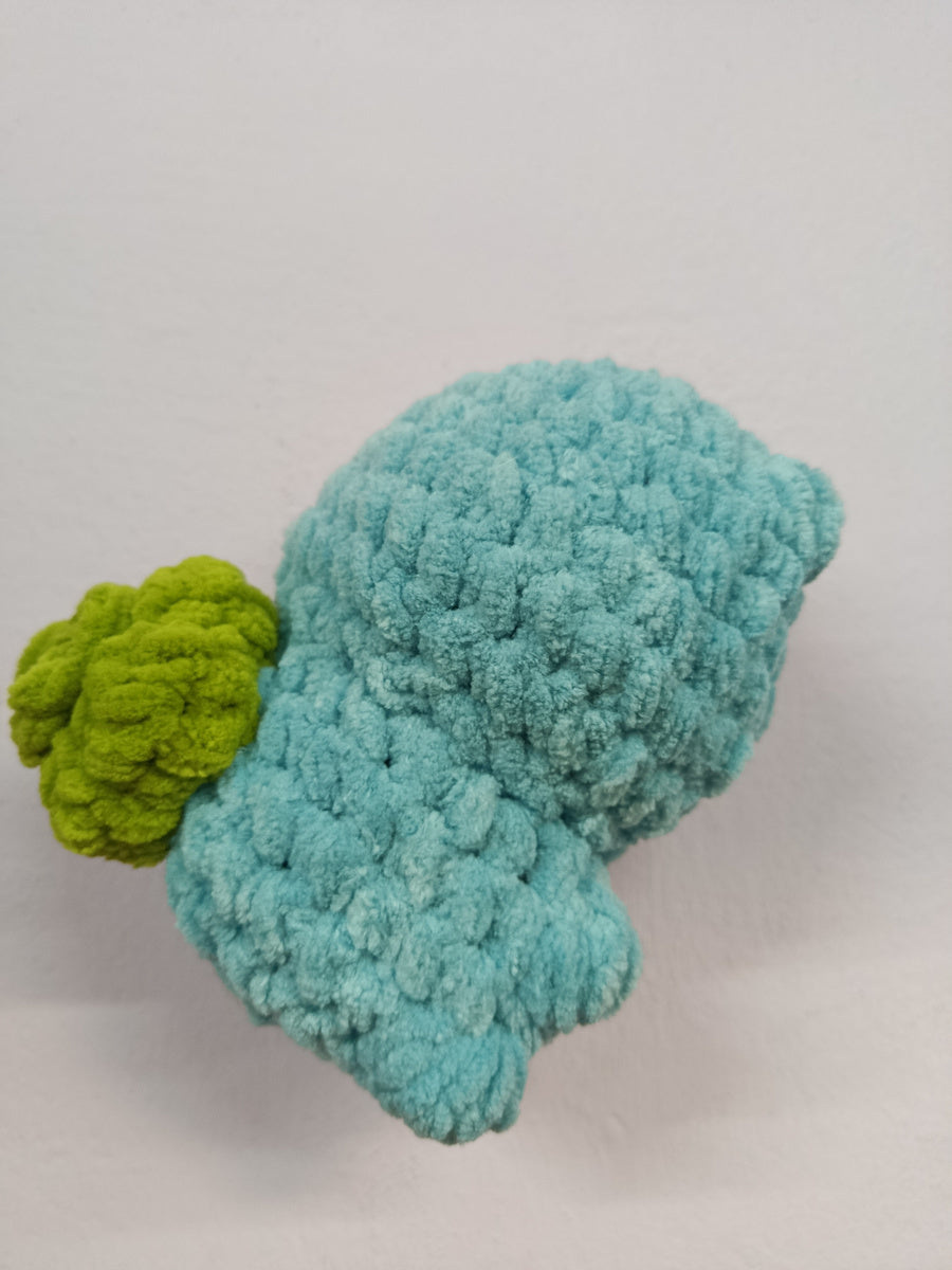 Χειροποίητο πλεκτό κουκλάκι Βελουτέ τύπου bulbasaur