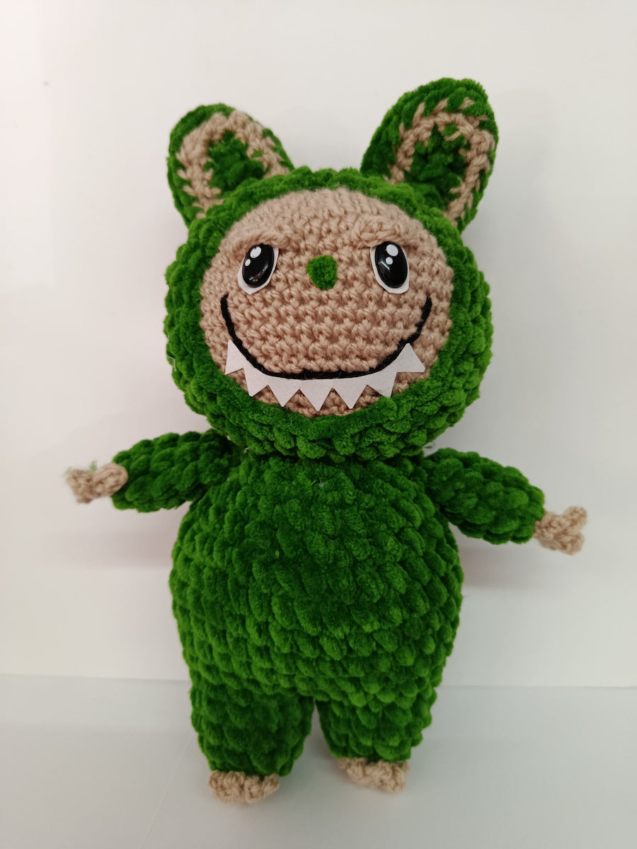 Χειροποίητο πλεκτό βελουτέ κουκλάκι τύπου Labubu