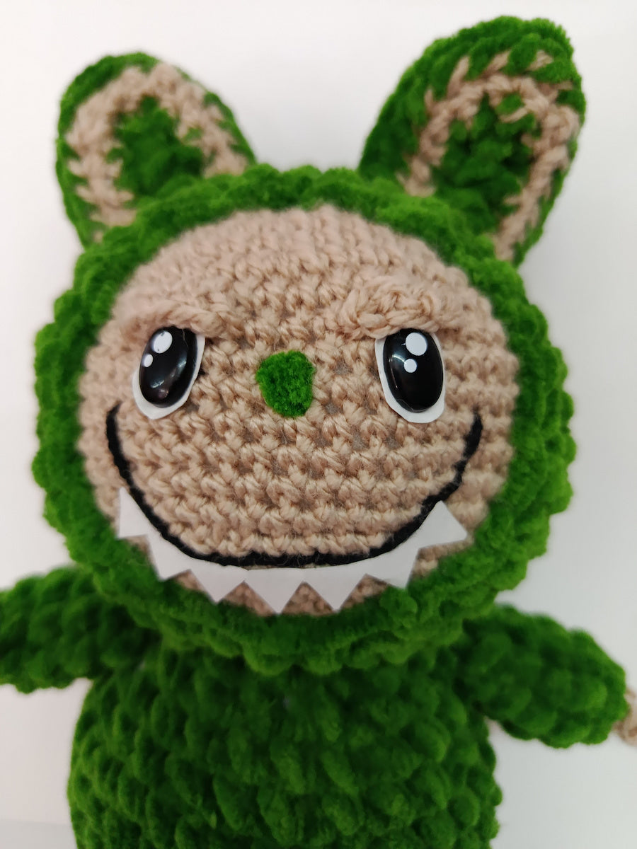 Χειροποίητο πλεκτό βελουτέ κουκλάκι τύπου Labubu