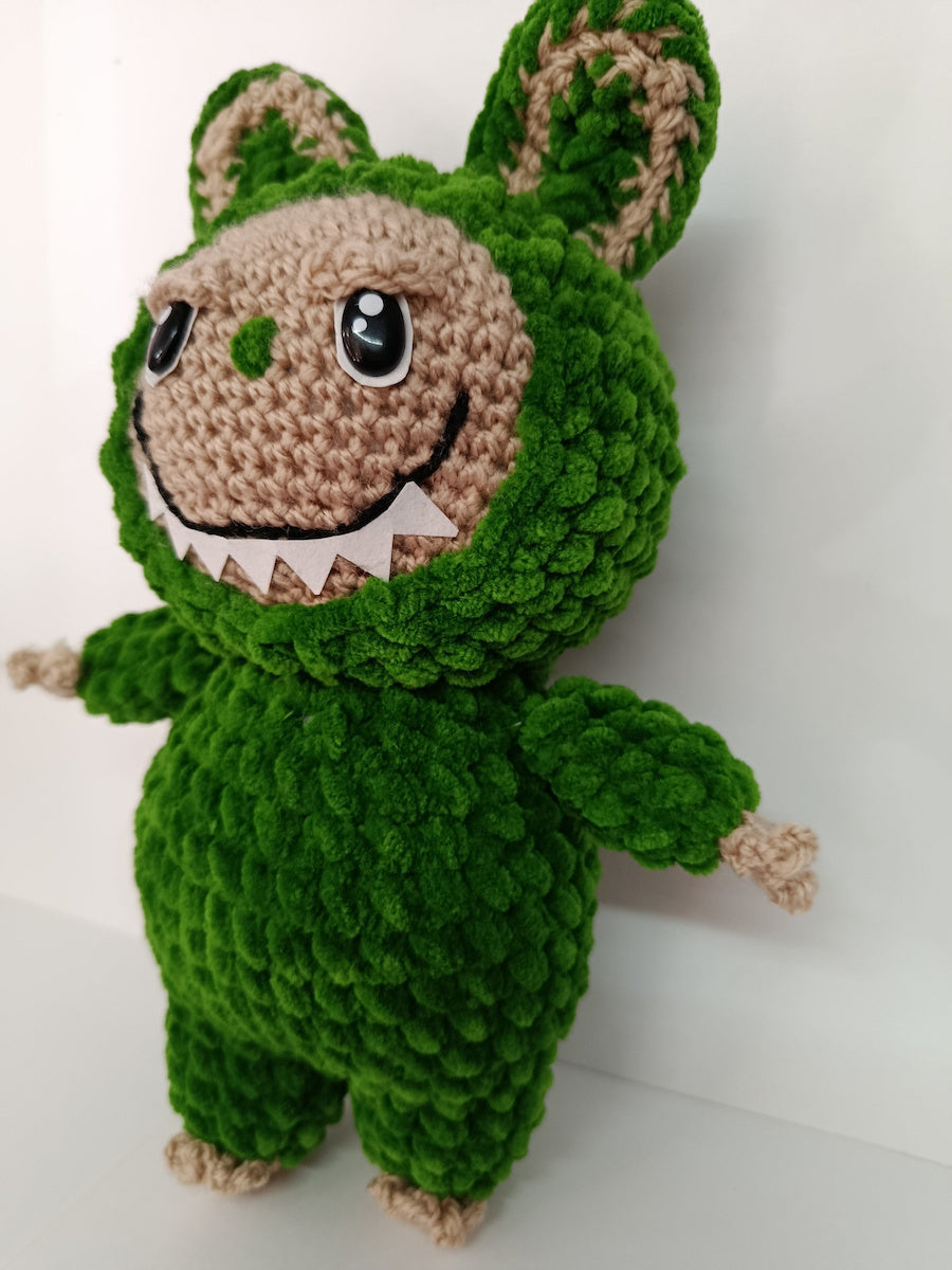 Χειροποίητο πλεκτό βελουτέ κουκλάκι τύπου Labubu