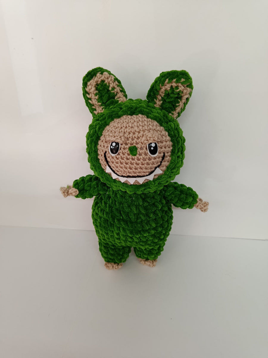 Χειροποίητο πλεκτό βελουτέ κουκλάκι τύπου Labubu