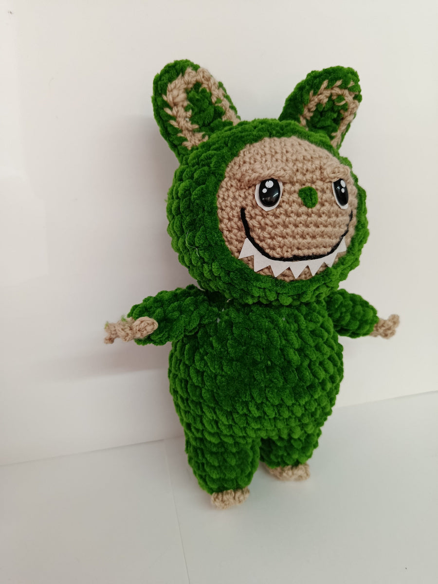 Χειροποίητο πλεκτό βελουτέ κουκλάκι τύπου Labubu