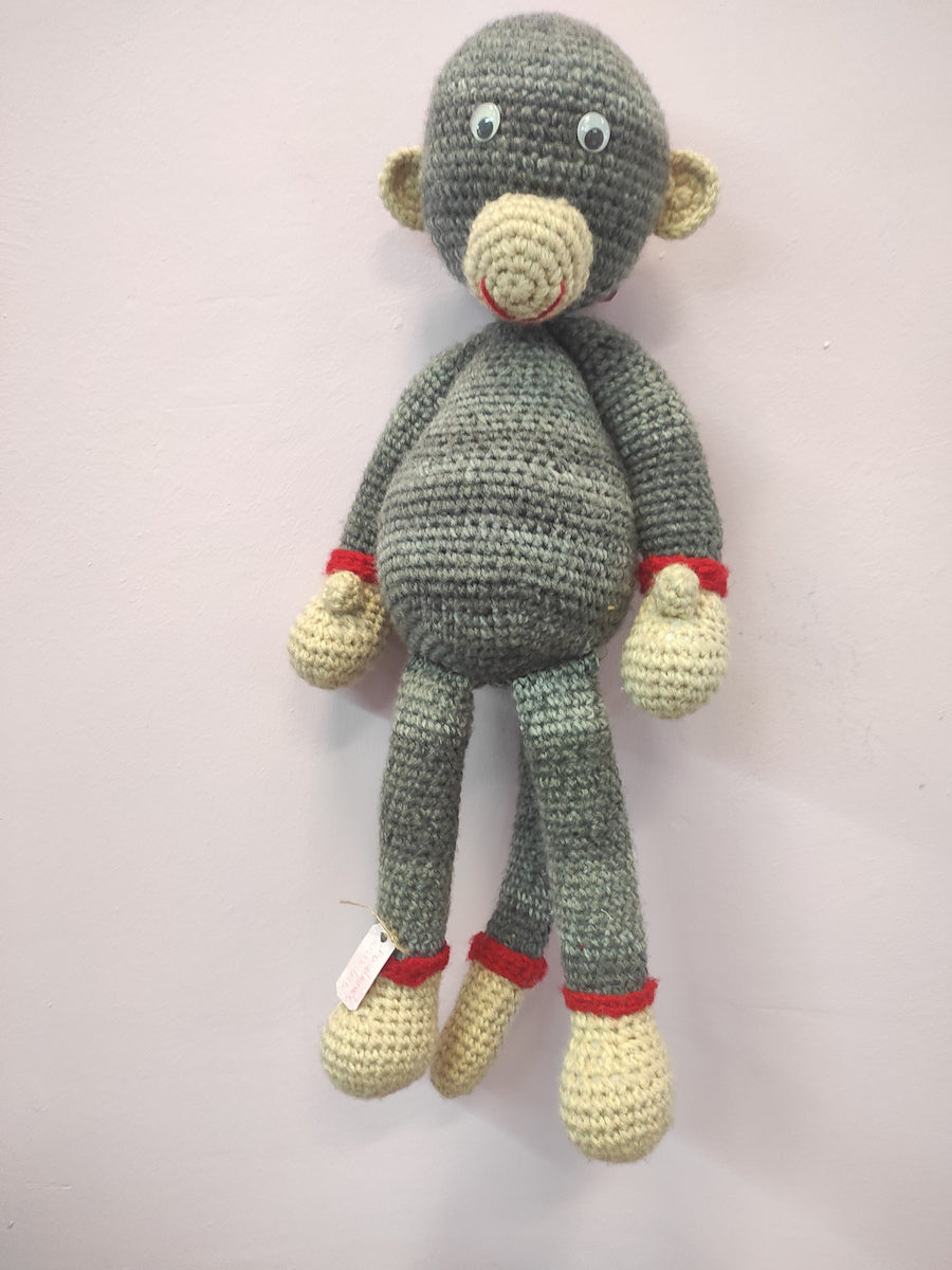 Χειροποίητο πλεκτό κουκλάκι Γκρι Μαϊμού για αγκαλίτσα