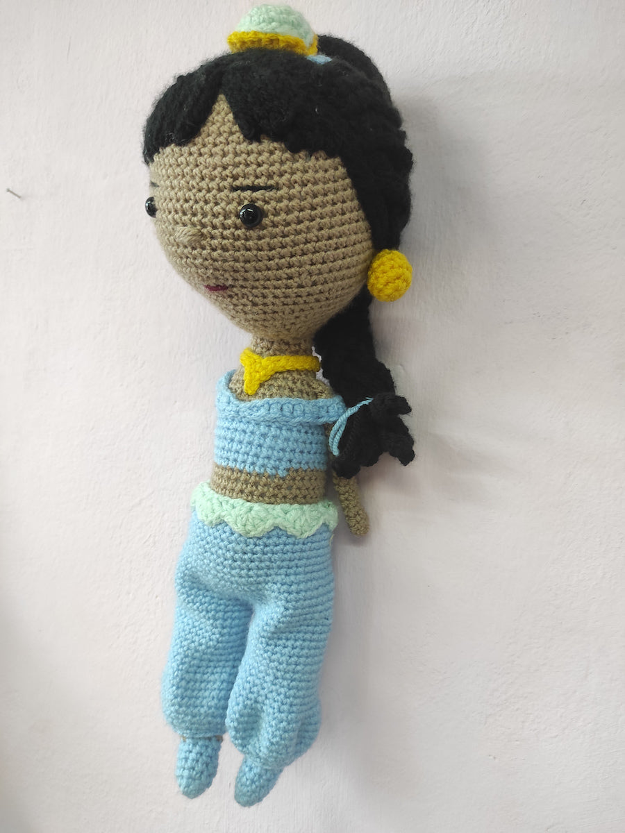 Χειροποίητη πλεκτή κούκλα τύπου Γιασμίν