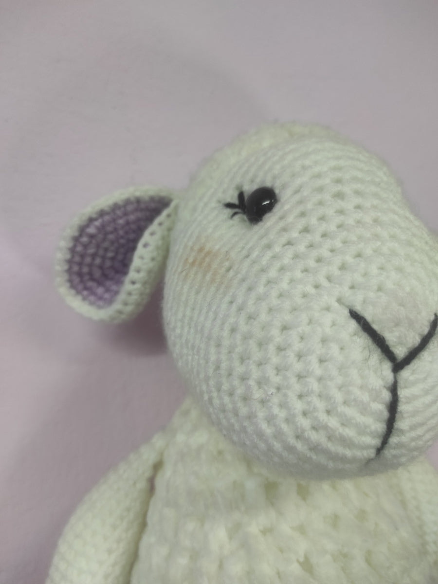 Χειροποίητο πλεκτό αρνάκι με κουδουνάκι