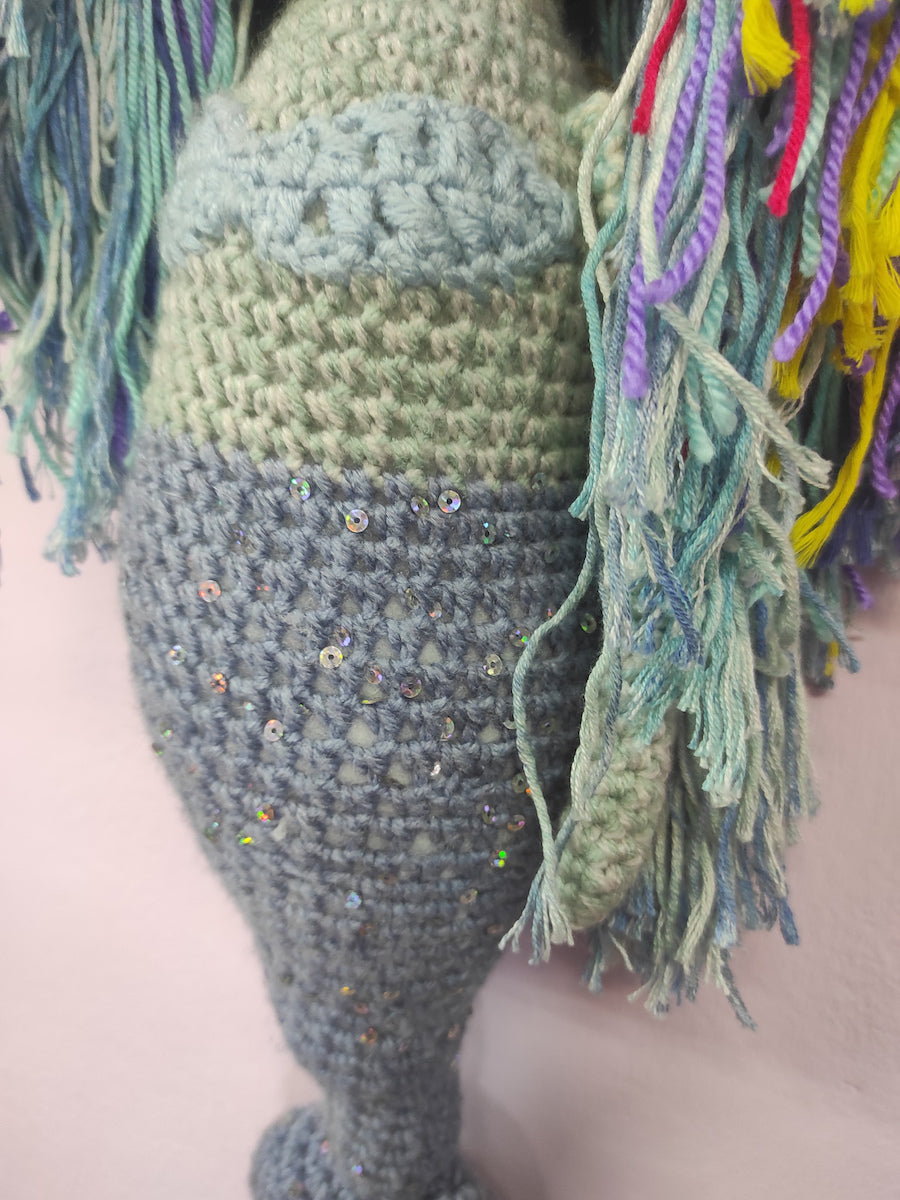 Χειροποίητη πλεκτή κούκλα Γοργόνα με πολύχρωμα μαλλιά