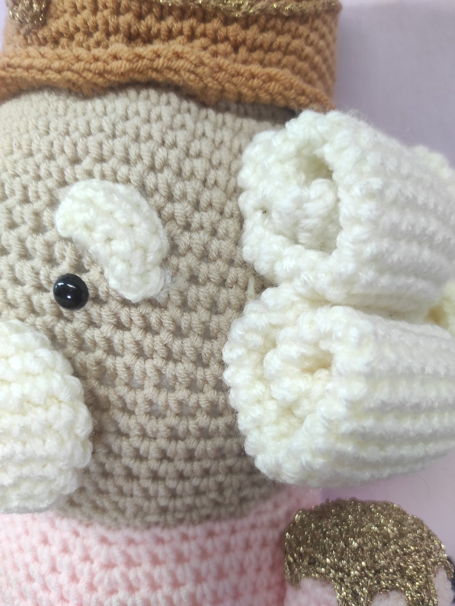 Χειροποίητο πλεκτό κουκλάκι ροζ καρυοθραύστης