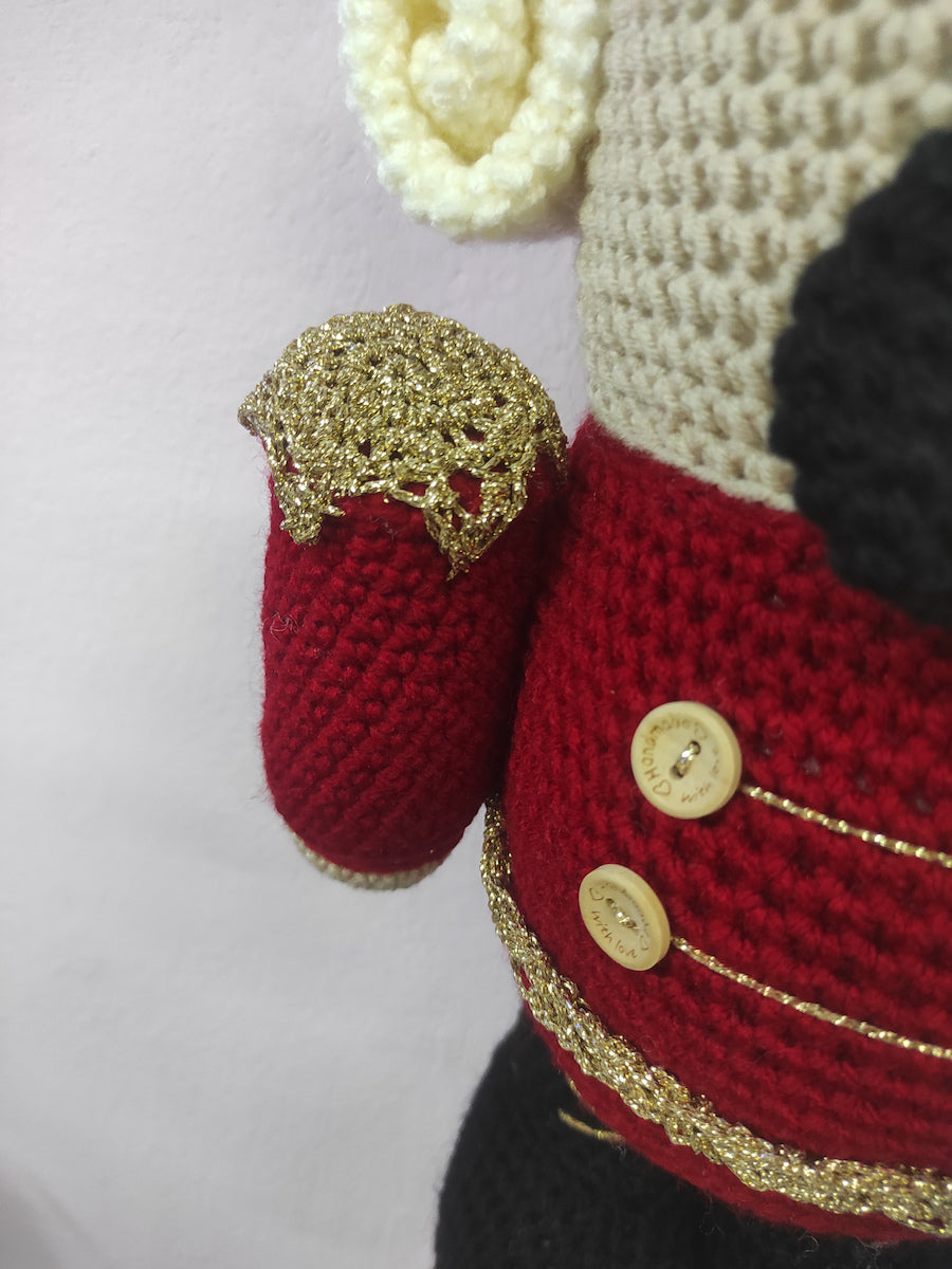 Χειροποίητο πλεκτό κουκλάκι κόκκινος Καρυοθραύστης