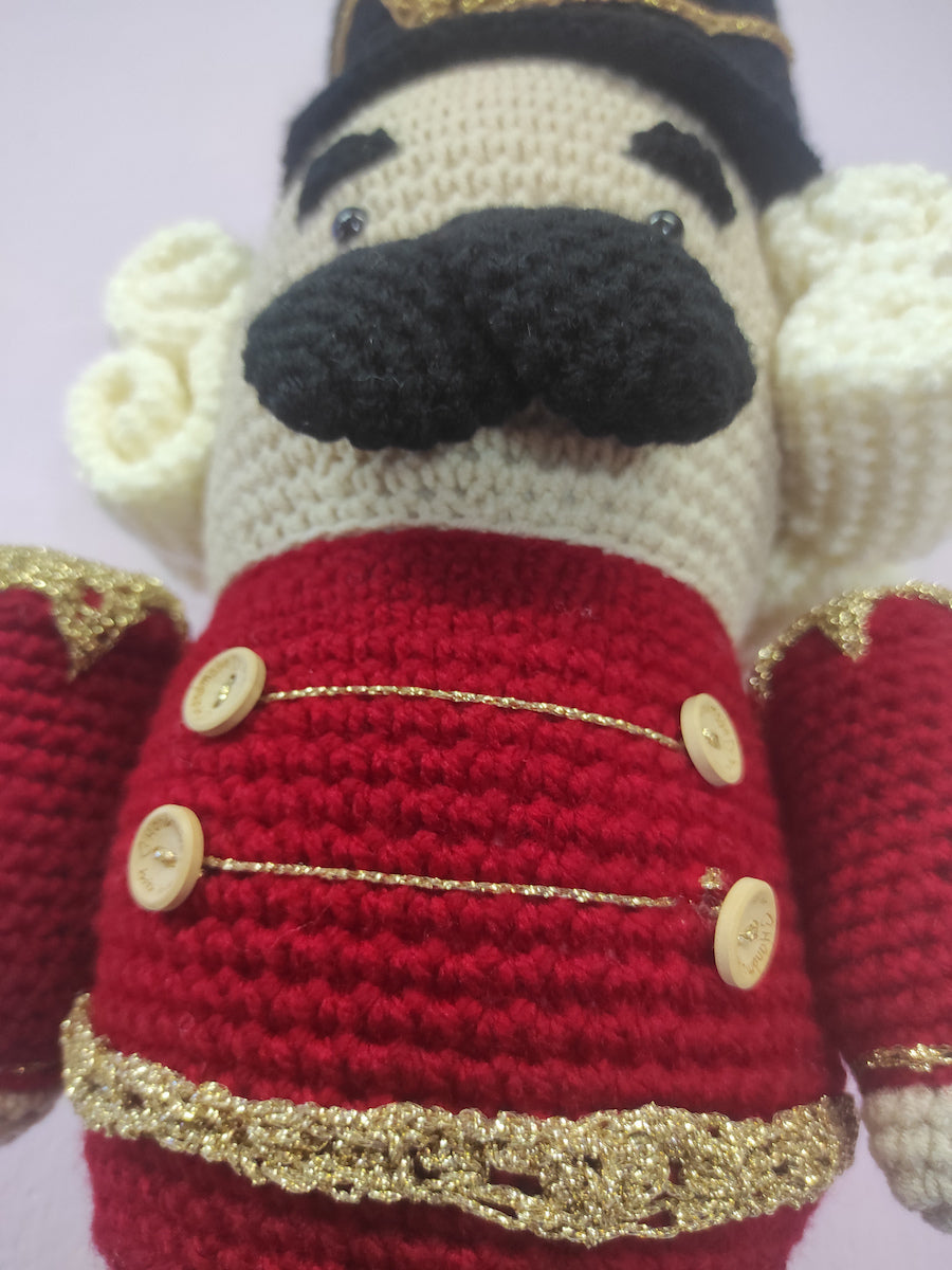 Χειροποίητο πλεκτό κουκλάκι κόκκινος Καρυοθραύστης