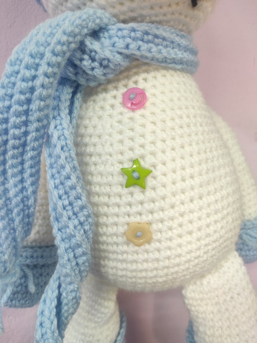 Χειροποίητο πλεκτό κουκλάκι Χιονάνθρωπος με μπλε αξεσουάρ